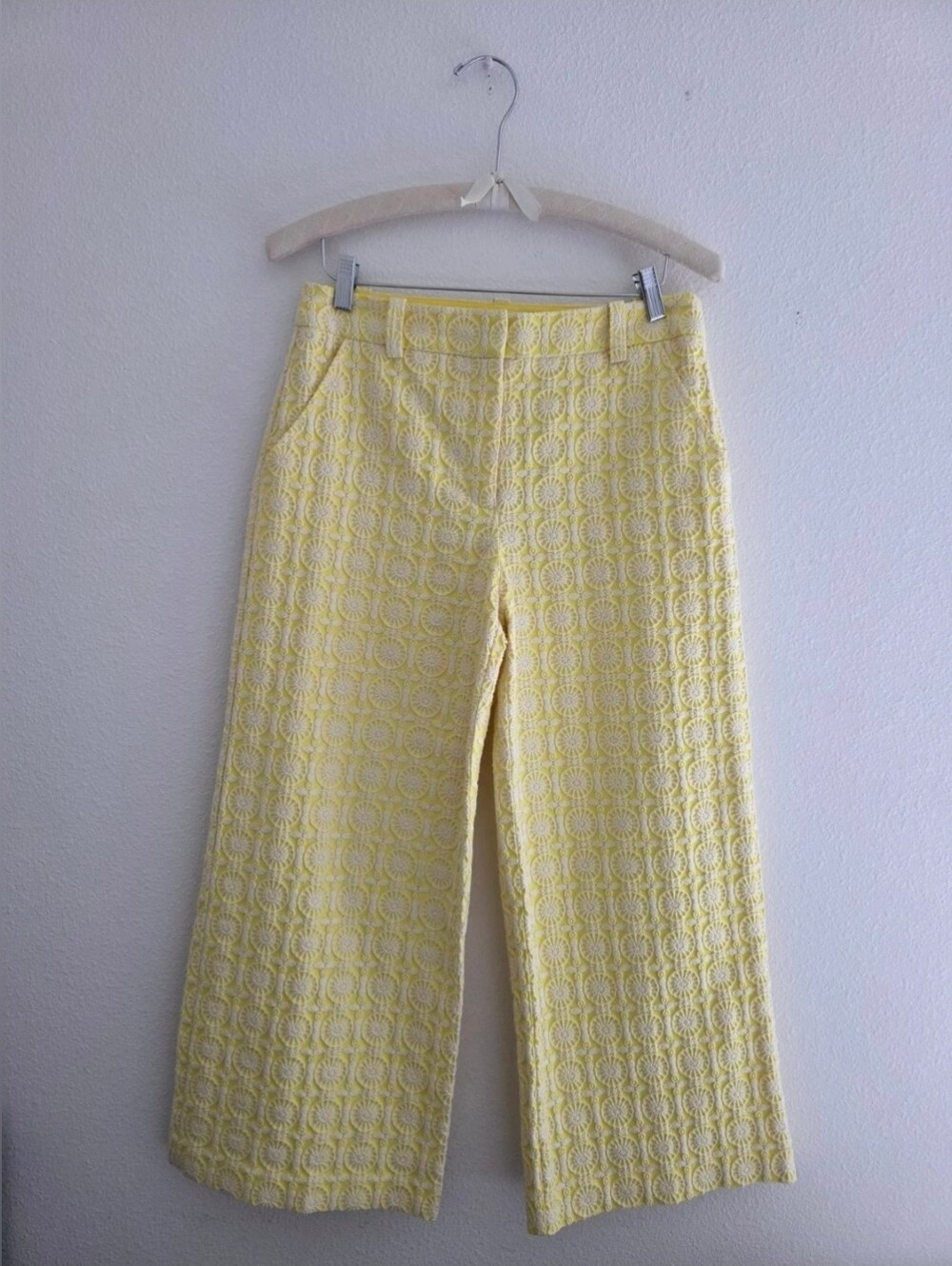 Trina Turk Vibrant Yellow lace Wide-Leg Cropped Pants Intricate Geometric Sz 6